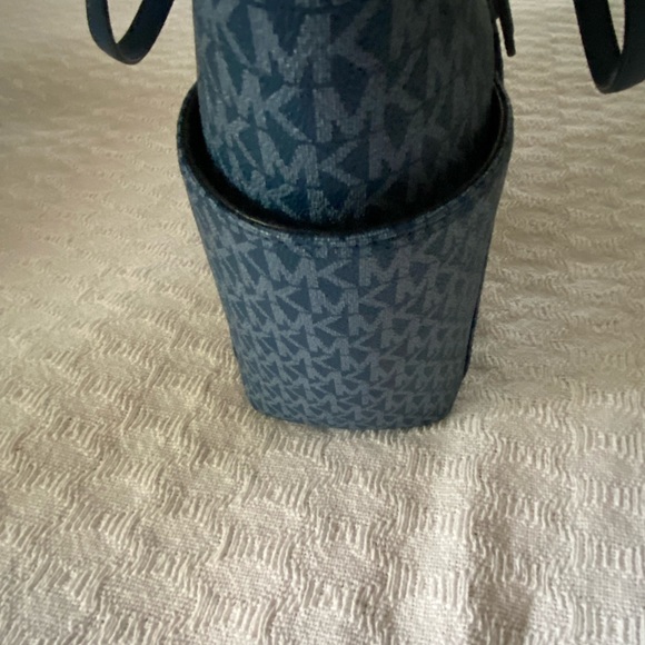 Michael Kors Jet Tote Handbag “River Blue” 15”W x 10” T x 5.5” D. NWT - Picture 7 of 7